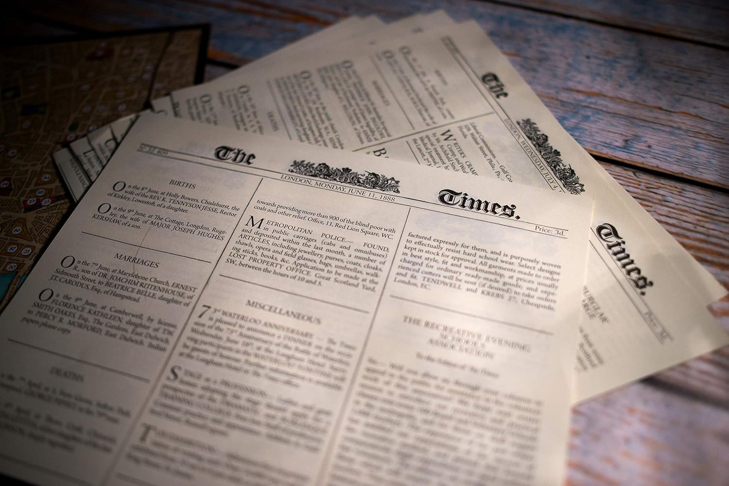 Space Cowboys Sherlock Holmes Consulting Detective: The Thames Murders and Other Cases Board Game 5