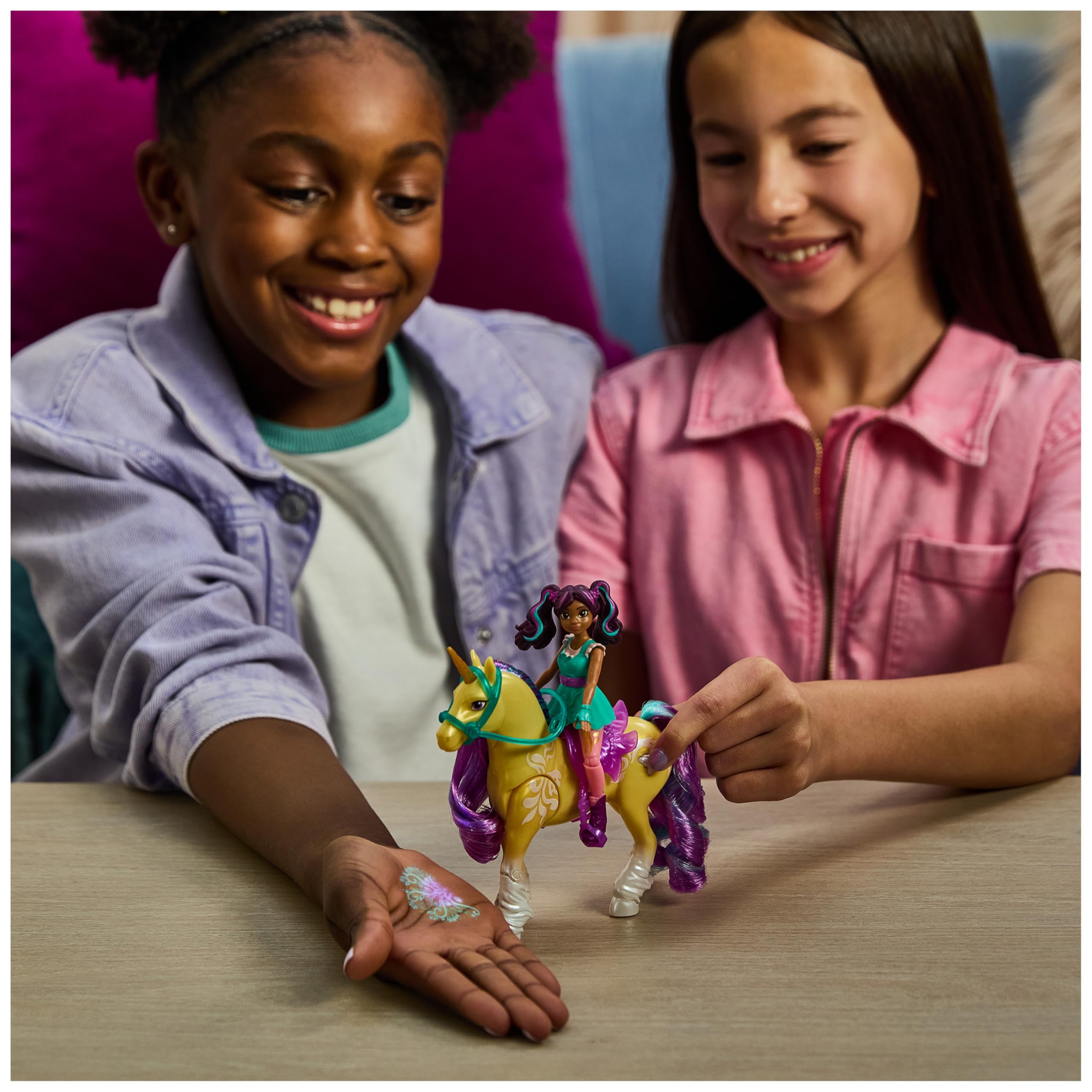 Unicorn Academy Ava & Leaf Plant Magic Playset - Light-Up Unicorn Toy with Poseable Doll for Ages 4+ 6