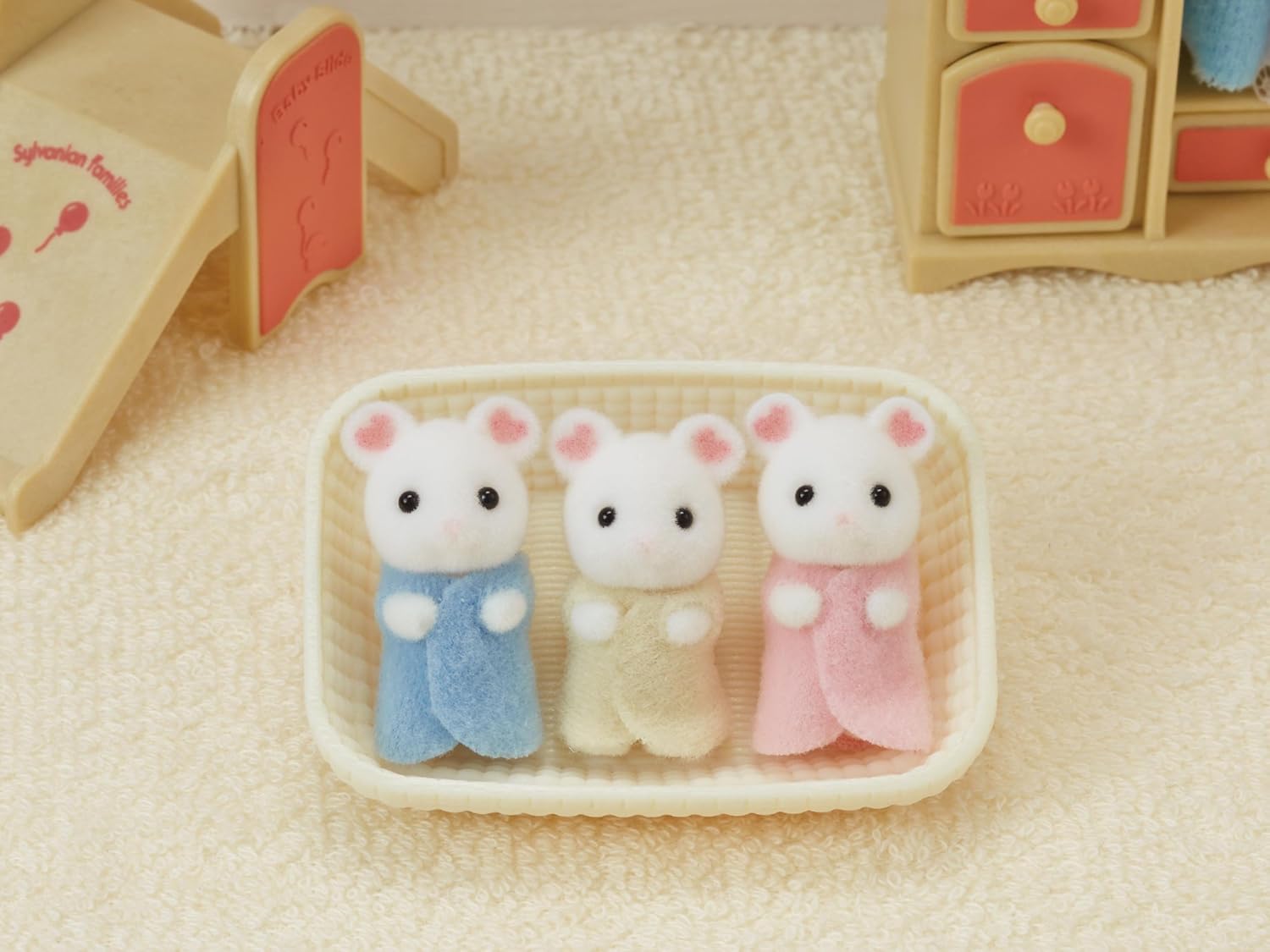 Sylvanian Families - Marshmallow Mouse Triplets Playset for Kids 3+ 4