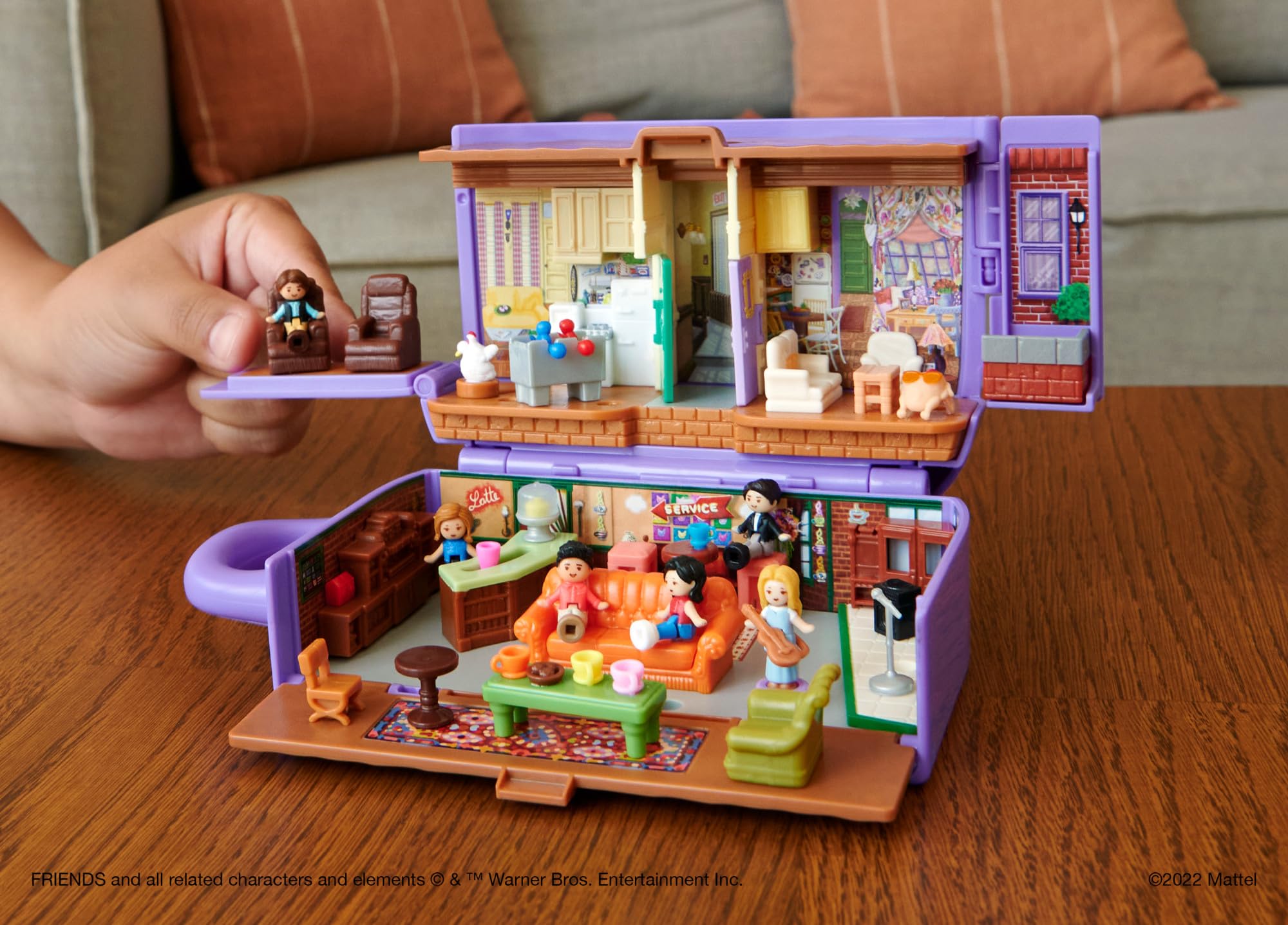 Polly Pocket Friends Compact Playset with 6 Dolls & 9 Accessories - HKV74 6