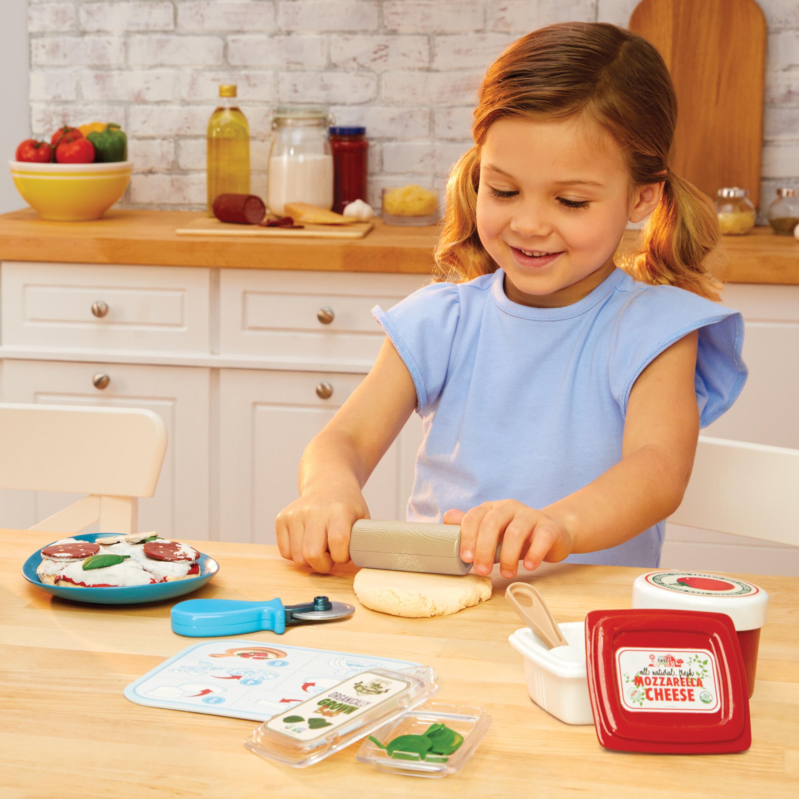 Little Tikes Creative Chefs Pizza Kit with Make-It Mix Play Sand and 22 Accessories 4