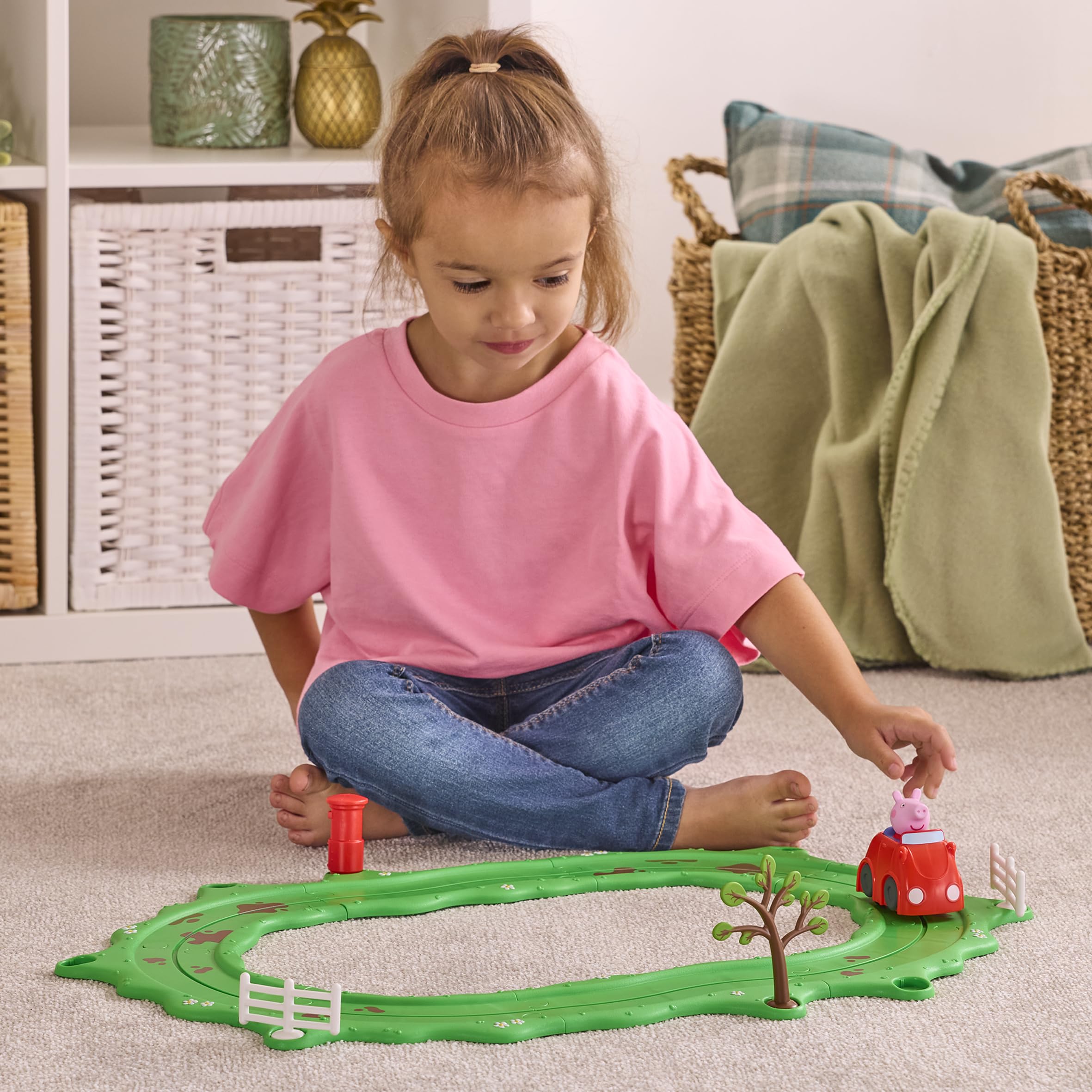 Peppa Pig Whizz Around Peppa’s Little Red Car Set - Motorised Vehicle Playset for Toddlers 6