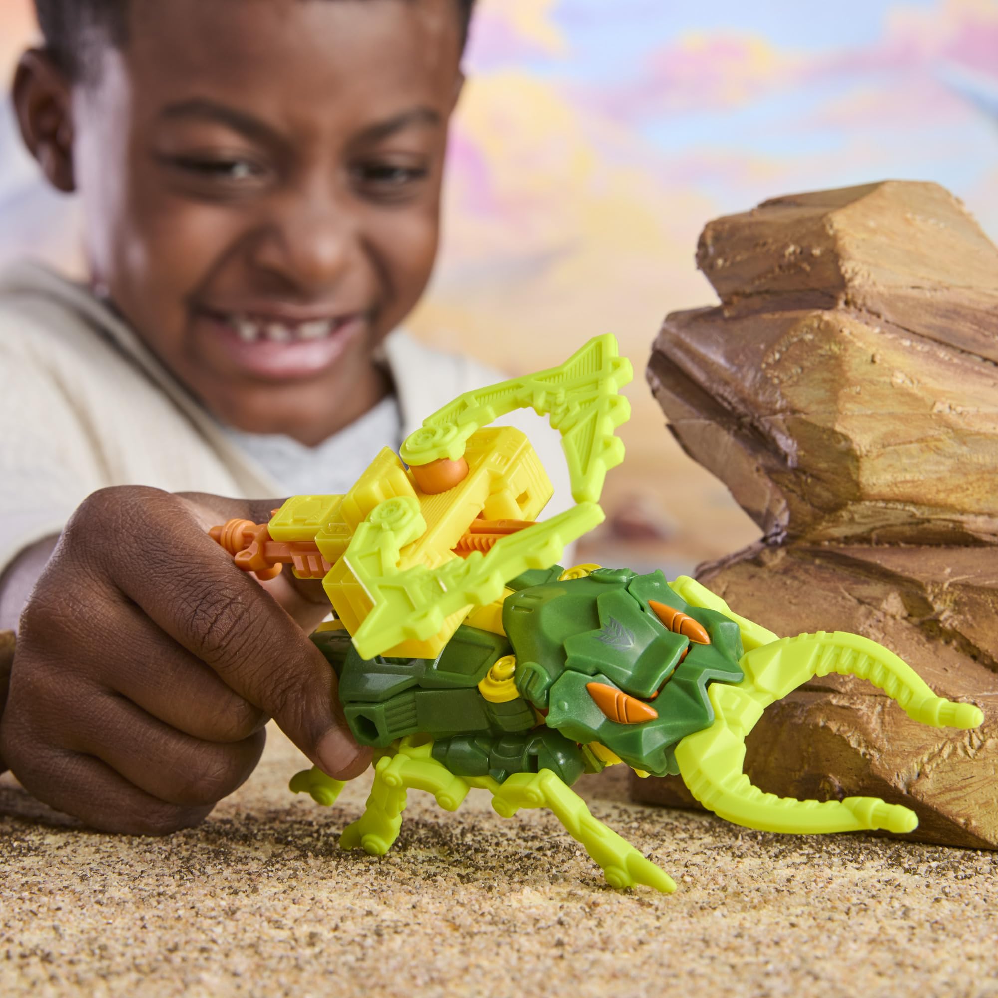 Transformers - CYBERWORLD Armored Cyber Changers Chop Shop Action Figure | 4-Inch Robot | Ages 6+ 7