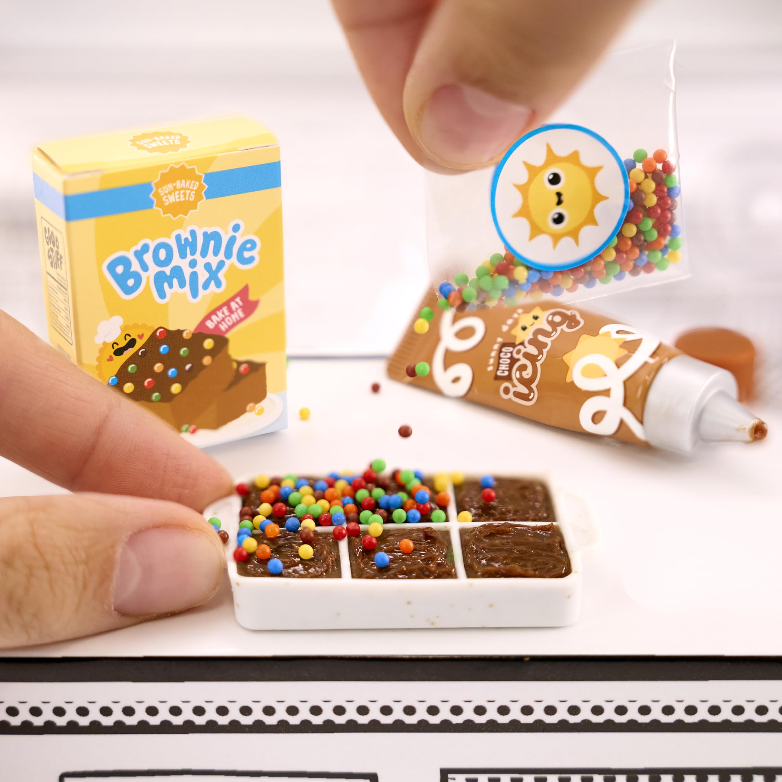 MGA's Miniverse Make It Mini from Scratch Series 1 - DIY Mini Collectible Baking Set 5