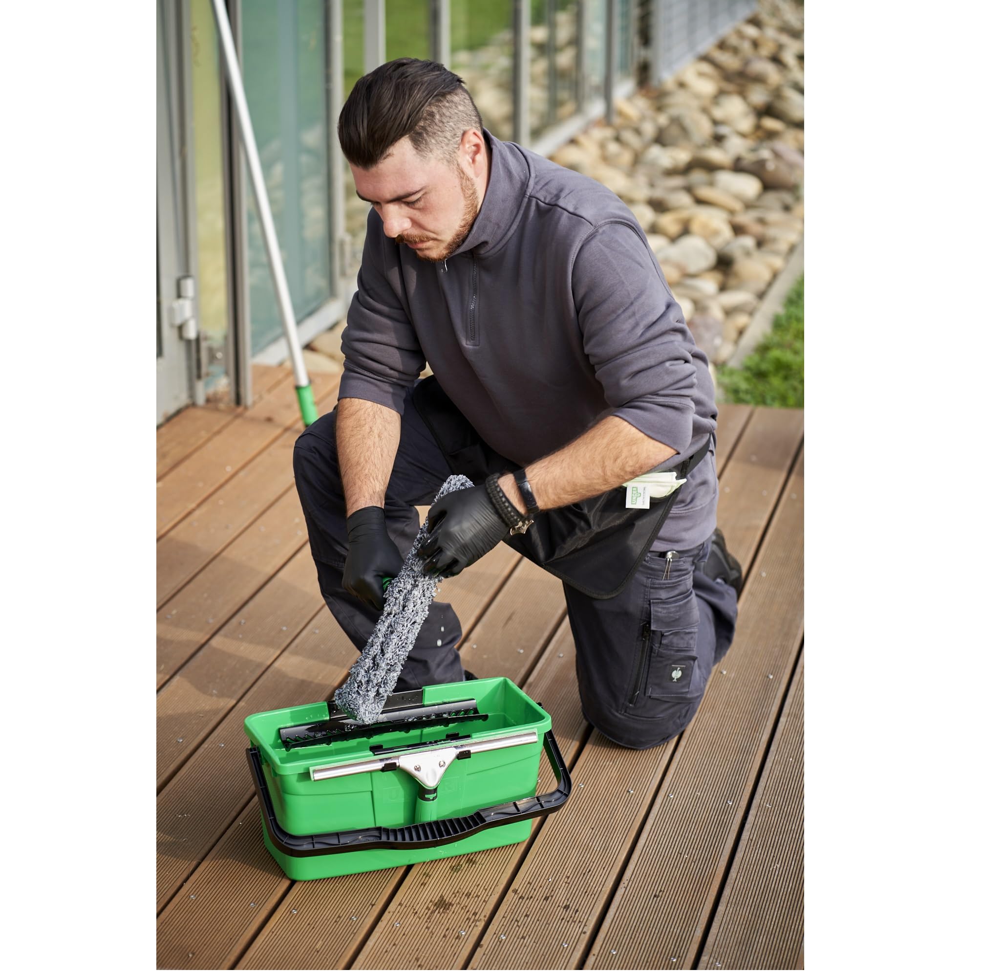 Unger QB12B Window Cleaning Bucket 12L with Sieve, Tool Holder & Measuring Scale 8