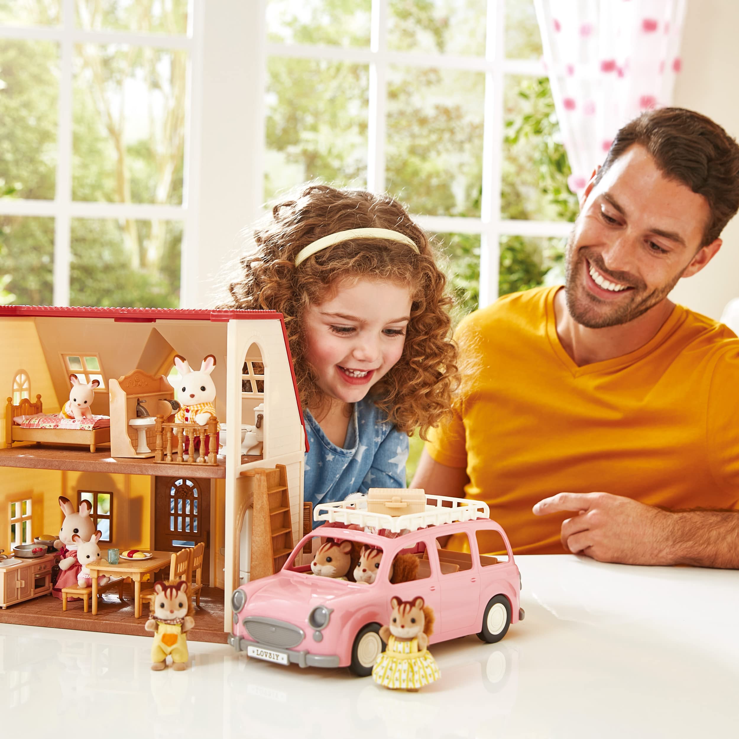 Sylvanian Families Family Picnic Van Playset - Fits 8 Figures | Multicolor Plastic | Ages 3+ 5