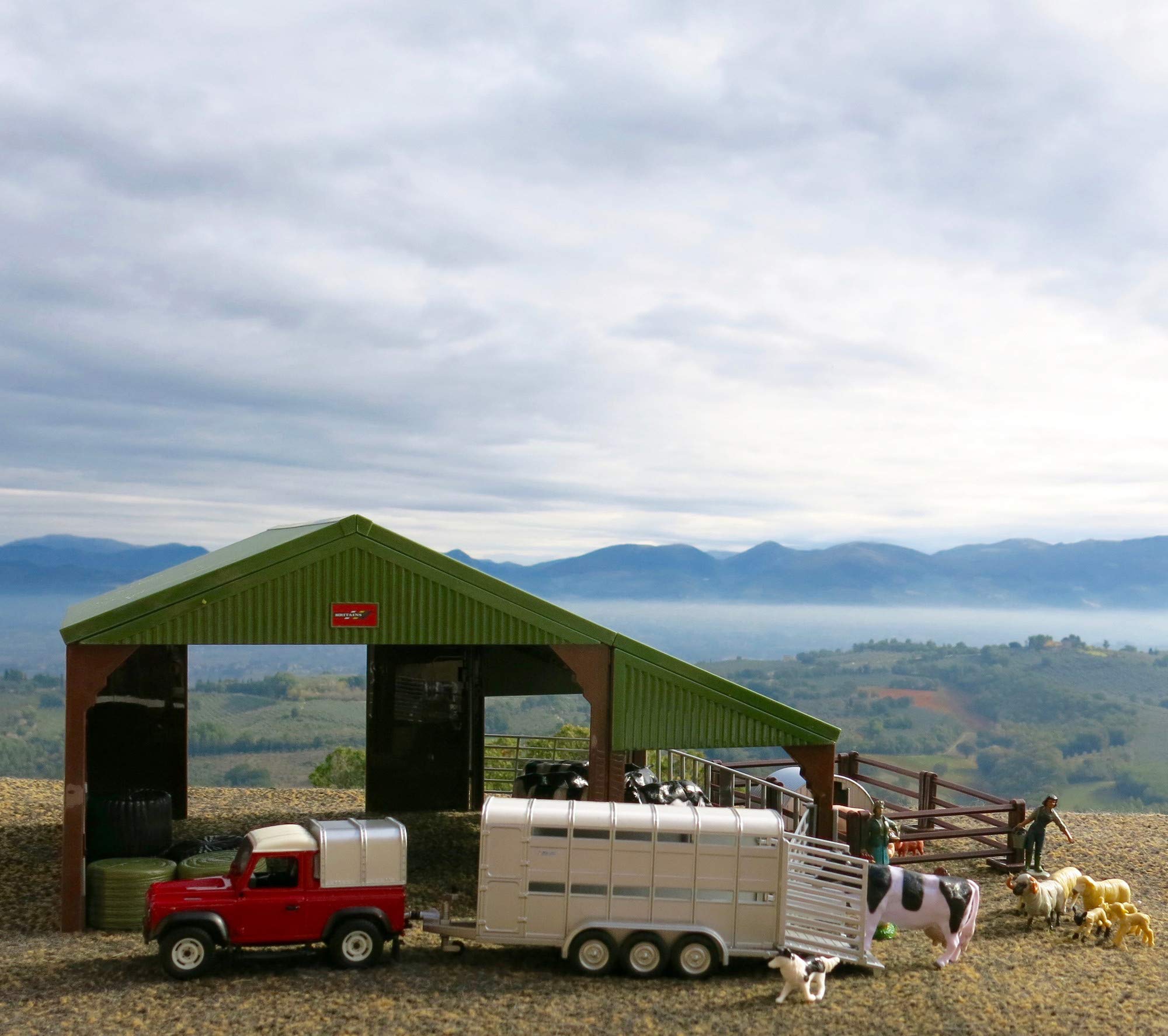 Britains 1:32 Pig Pen Farm Playset - Collectible Animal Figures & Fencing for Kids 3+ 6