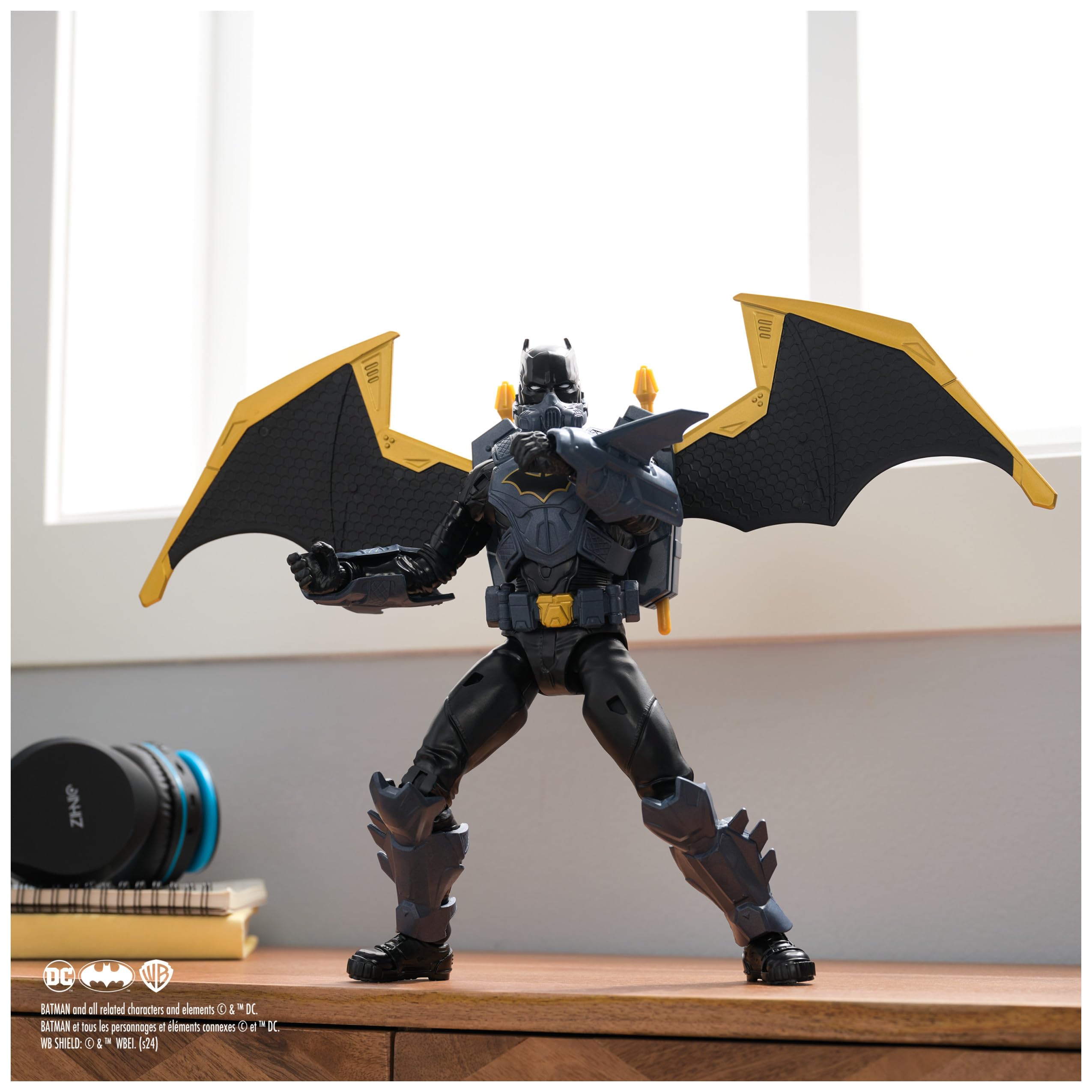 Spin Master DC Comics Night Sky Batman Action Figure - 30cm, 17 Points of Articulation, Expandable Wings | Ages 3+ 8