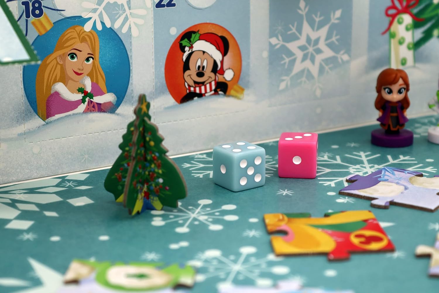 Disney Christmas Advent Calendar Board Game with 16x 3D Characters 7
