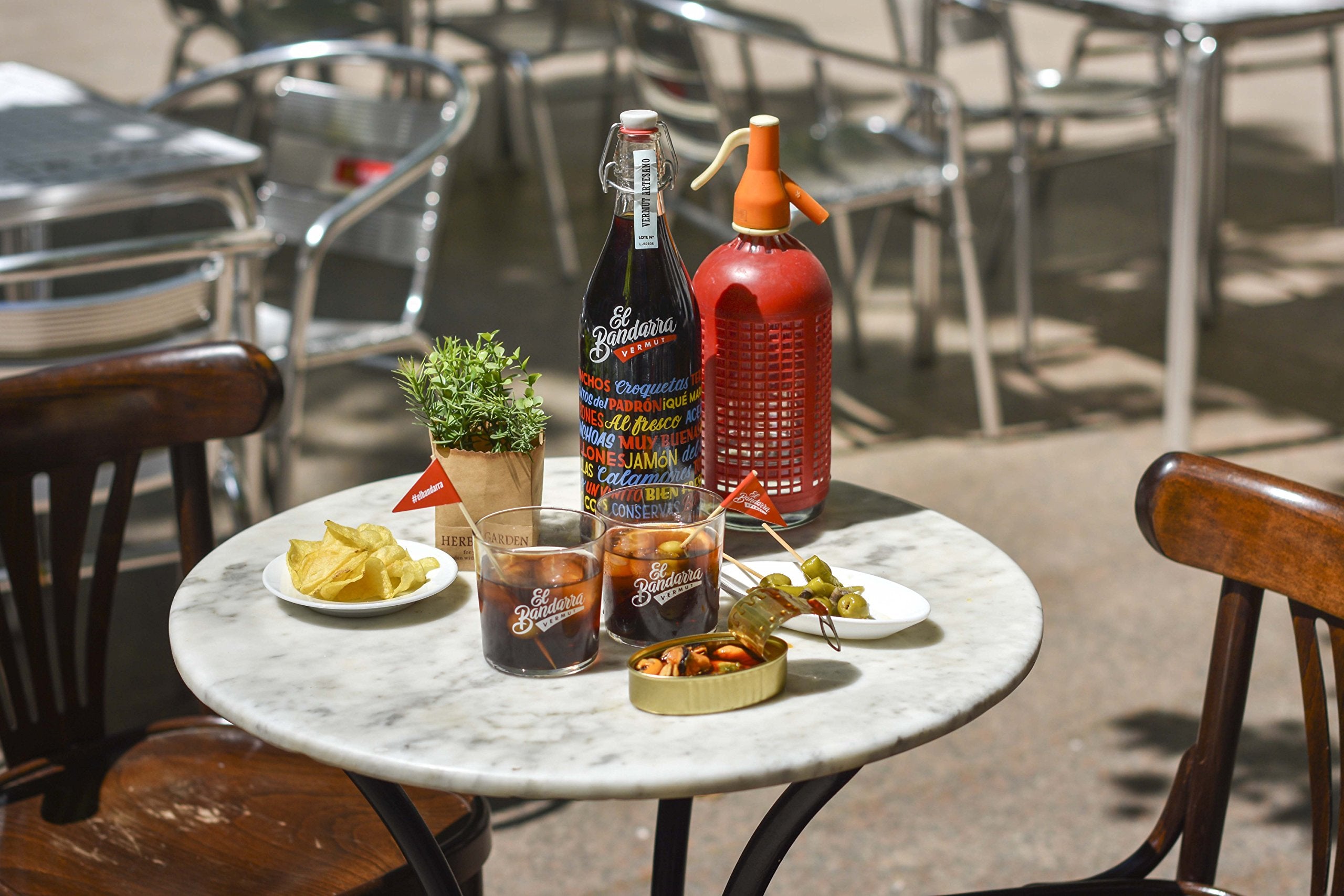 El Bandarra - Red Vermouth from Barcelona Made with Macabeu Grapes 9