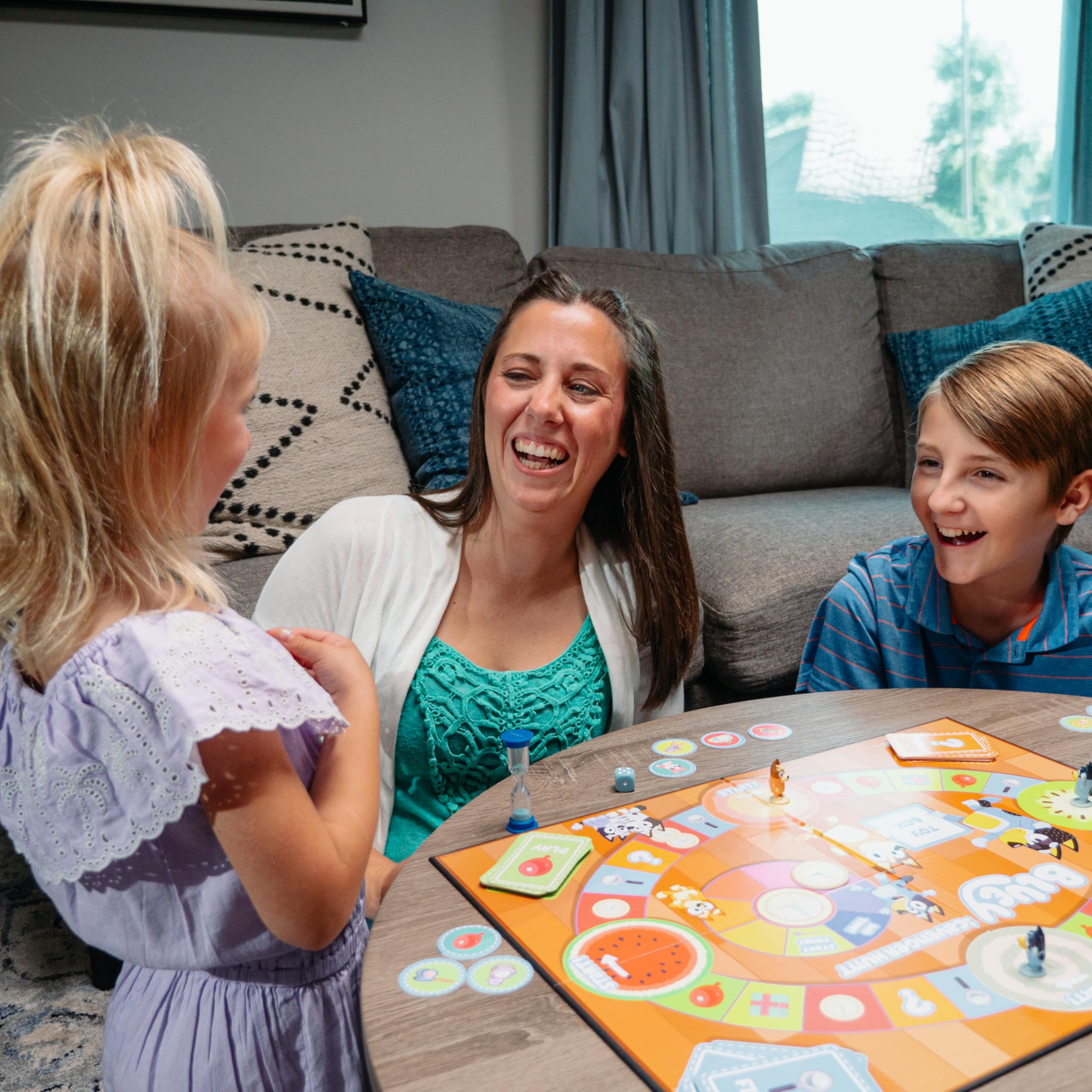 Bluey Scavenger Hunt Game - Cooperative Board Game for Kids with Mini-Figures 5