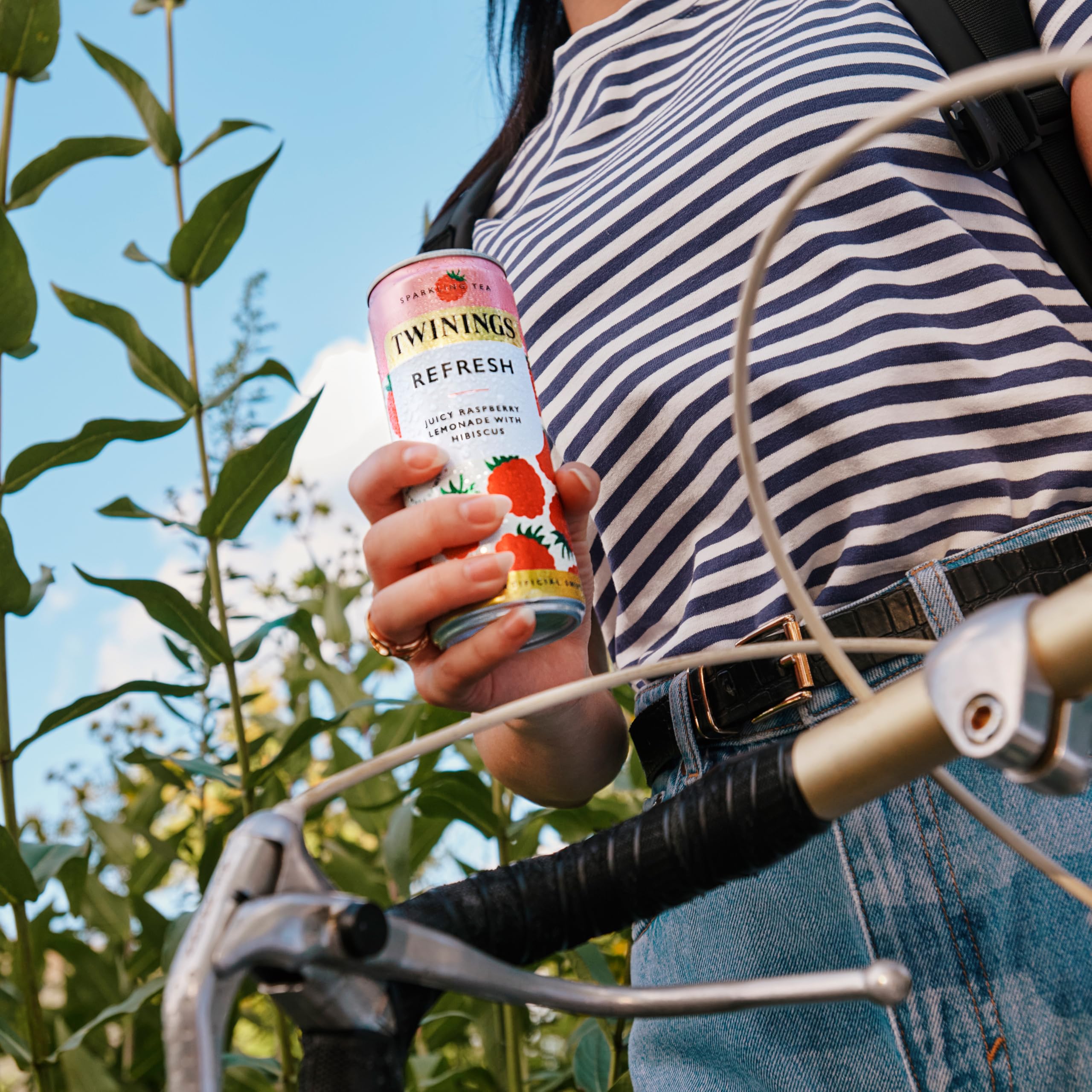 Twinings Raspberry & Lemon Flavoured Sparkling Tea - Refreshing Fruit Infusion with White Tea, No Added Sugar 5