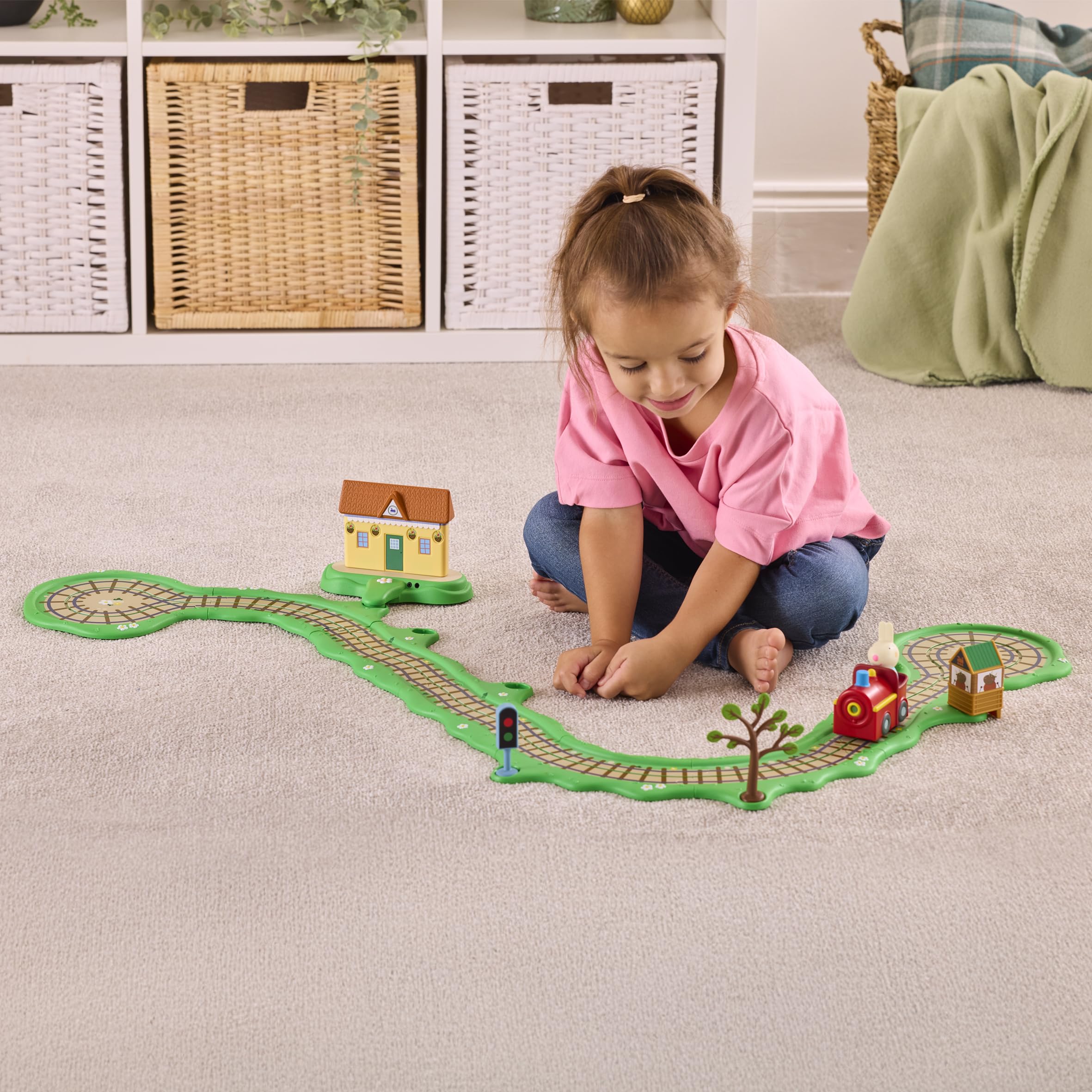 Peppa Pig Whizz Around Clickety Clack Train Set - Motorised Vehicle Playset for Ages 2+ 6