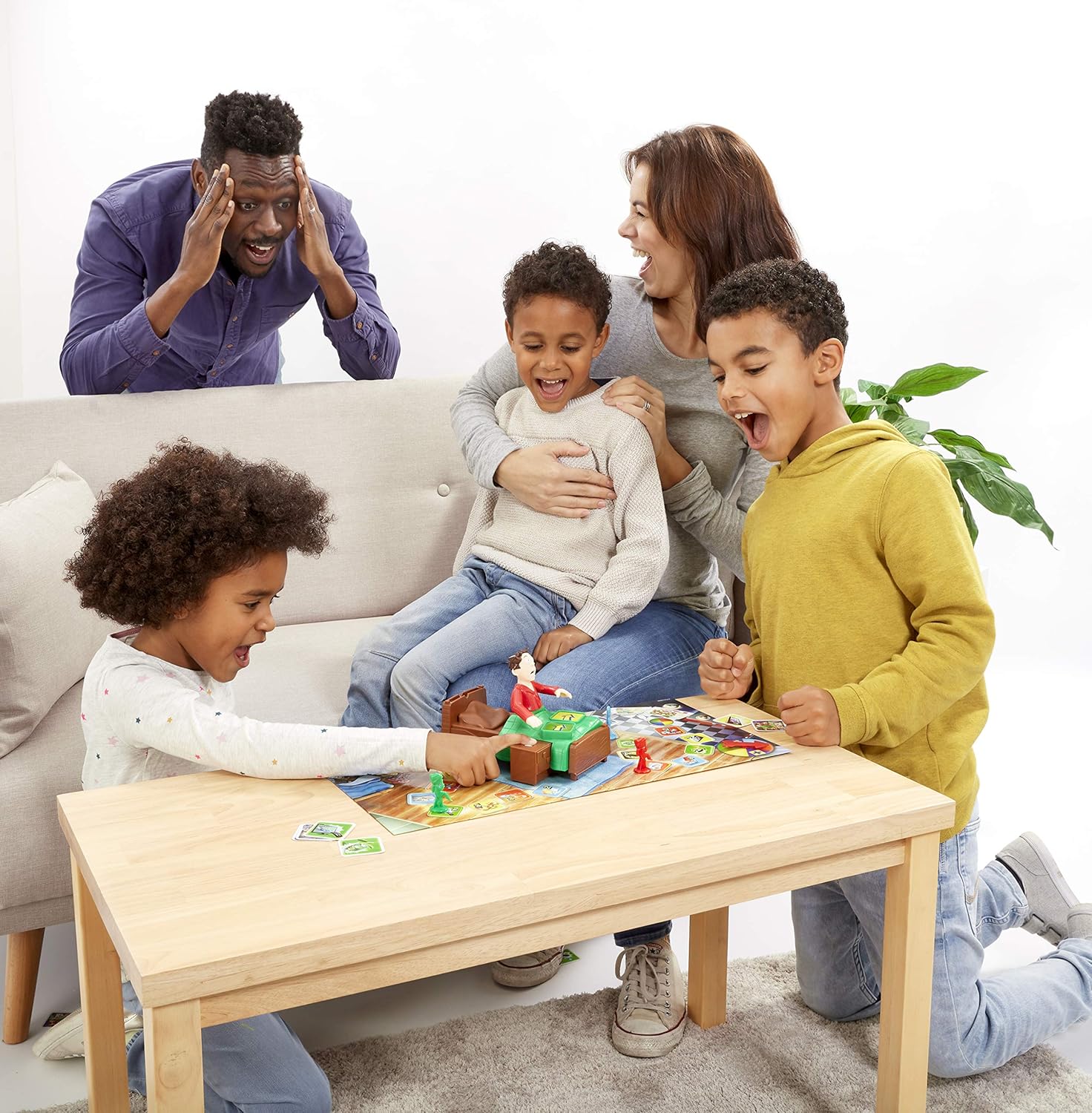 Goliath Games Sshh! Don't Wake Dad Board Game 6