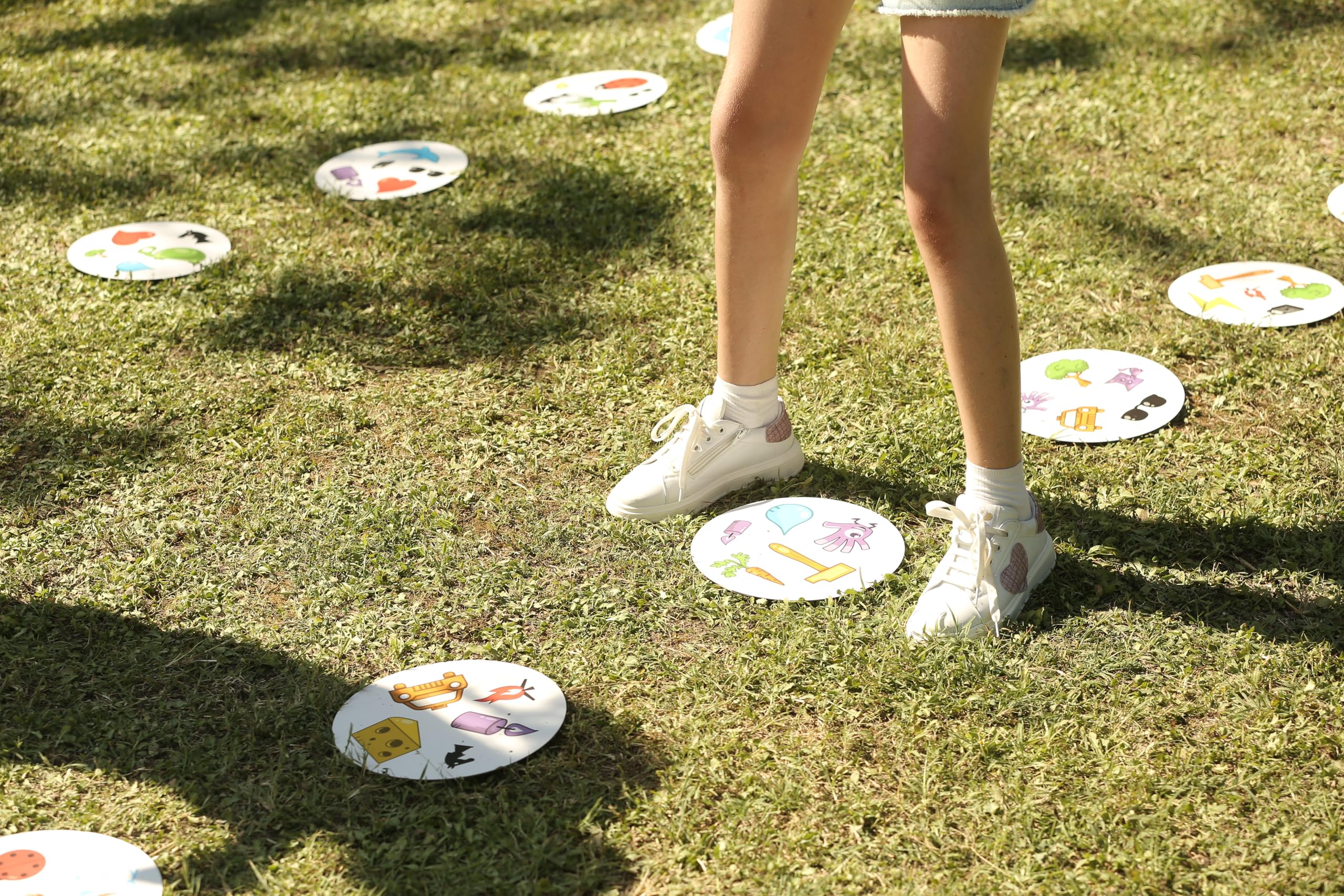 Asmodee Dobble Giant Party Card Game for Families 4