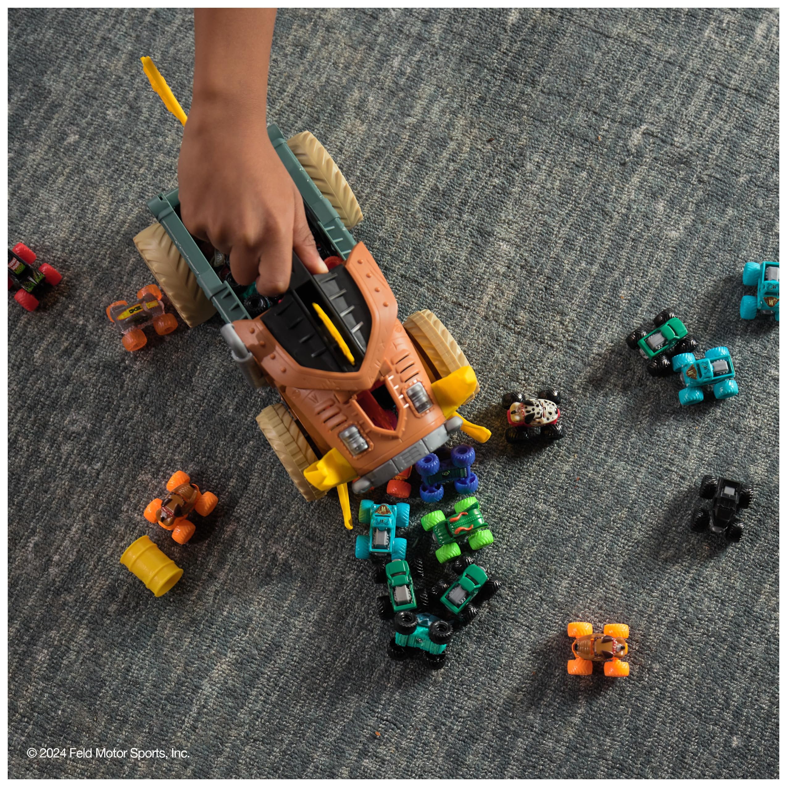 Monster Jam Mini Jams Megalodon Mad Hog Chomper - Chomping Action Playset for Kids 8