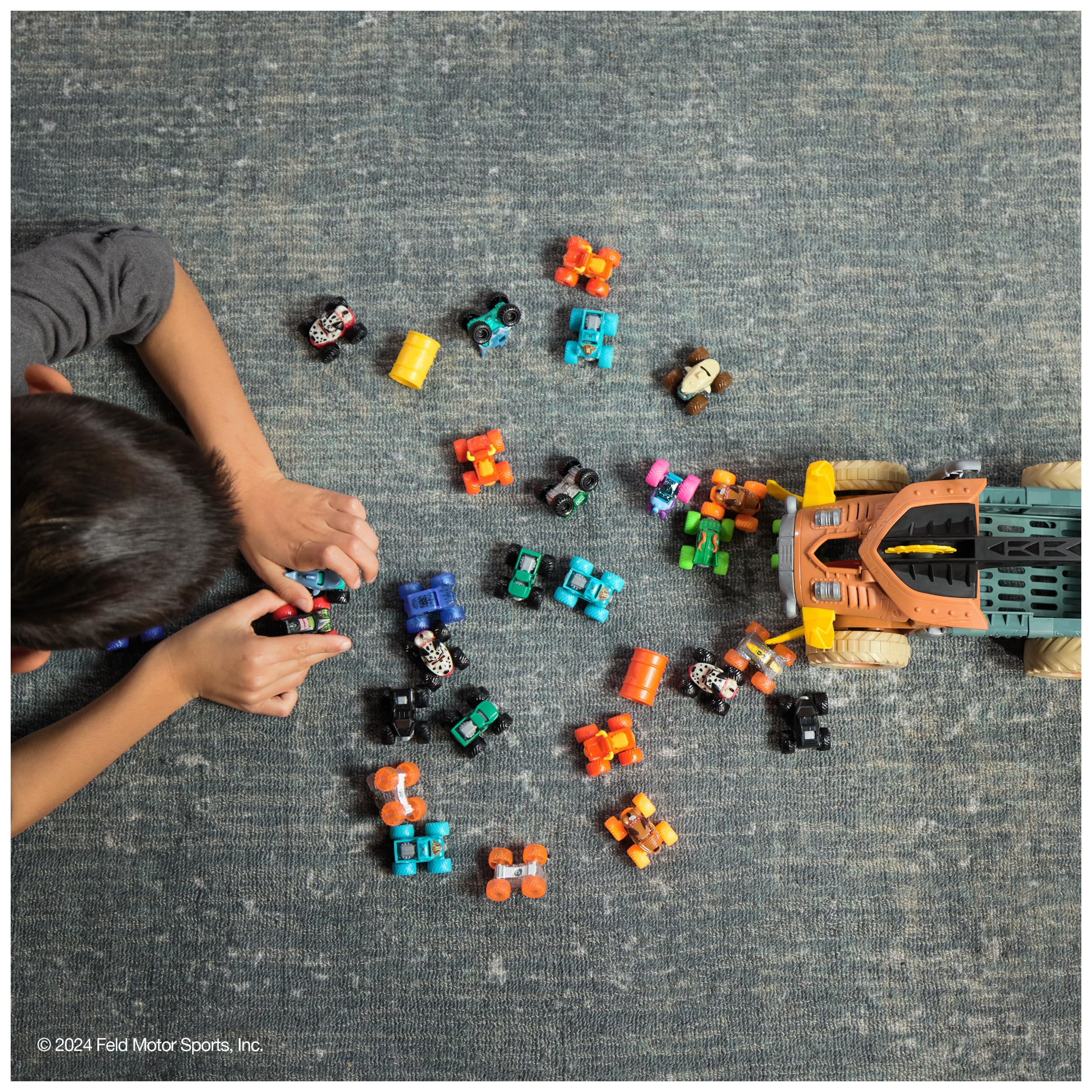 Monster Jam Mini Jams Megalodon Mad Hog Chomper - Chomping Action Playset for Kids 9