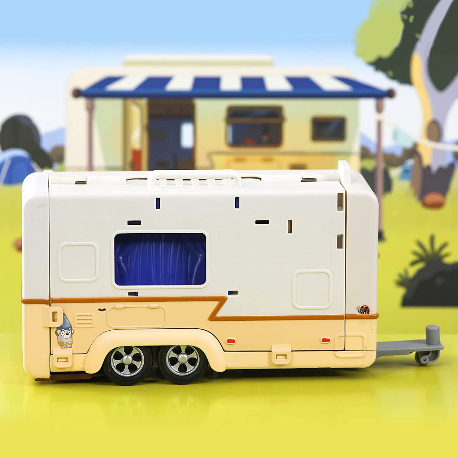 Bluey's Caravan Adventures Playset - Transforming Playset with Figure & Accessories 10
