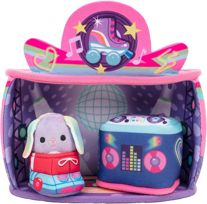 Squishville SQM0324 Deluxe Roller Disco Playscene, inklusive 2-Zoll-Plüschzubehör