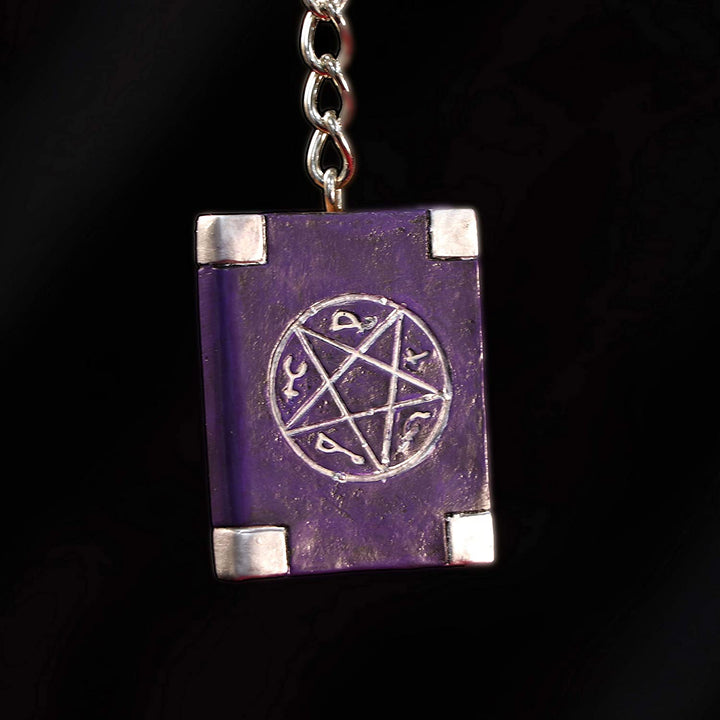 Nemesis Now Witches Grimoire Book of Spells Schlüsselanhänger, Lila, 4,5 cm