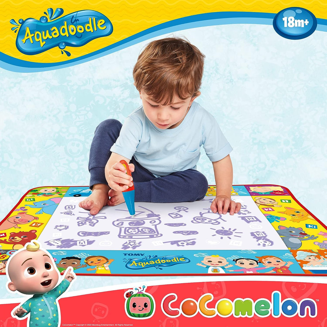 Aquadoodle Cocomelon Doodle Mat, offizielles TOMY No Mess Mal- und Zeichenspiel,