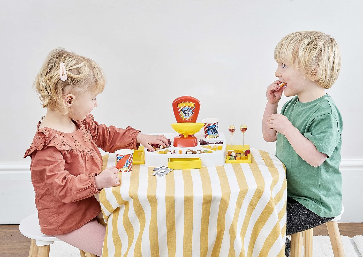 Casdon Pick n Mix Sweet Shop Playset - Role Play & Educational Toy for Ages 3+ 4