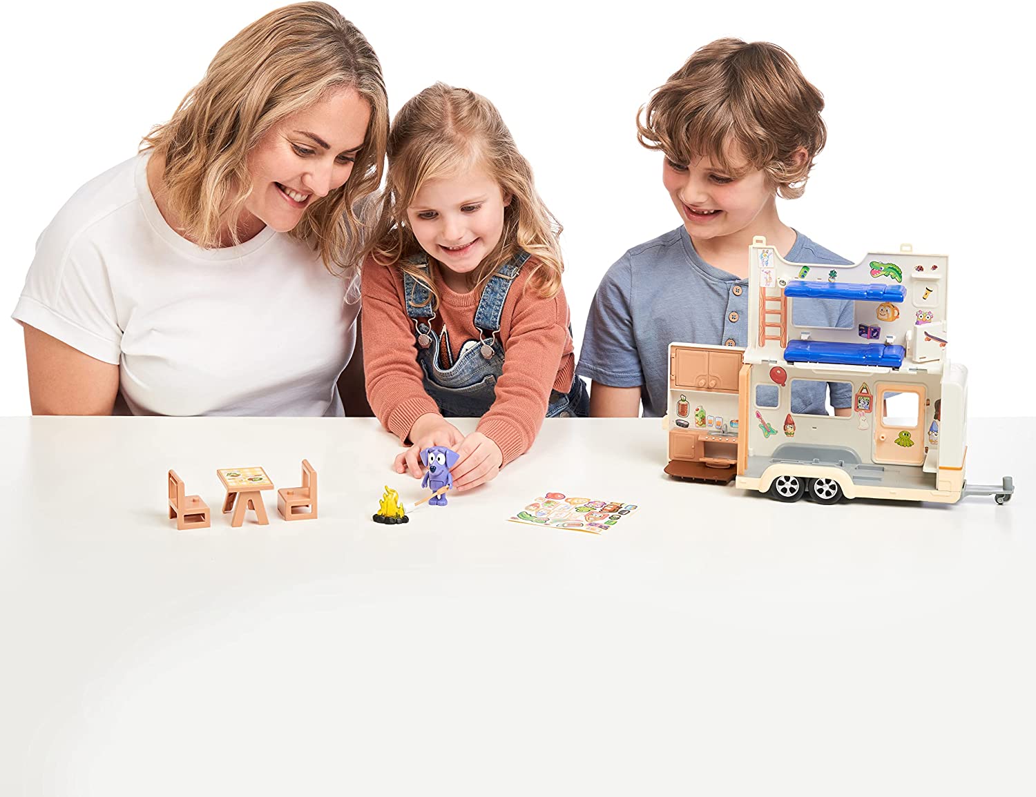 Bluey's Caravan Adventures Playset - Transforming Playset with Figure & Accessories 5