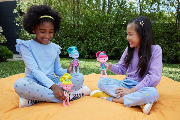 „DreamWorks Trolls Band Together ist eine trendsetzende Modepuppe, Queen Poppy mit Vib.“