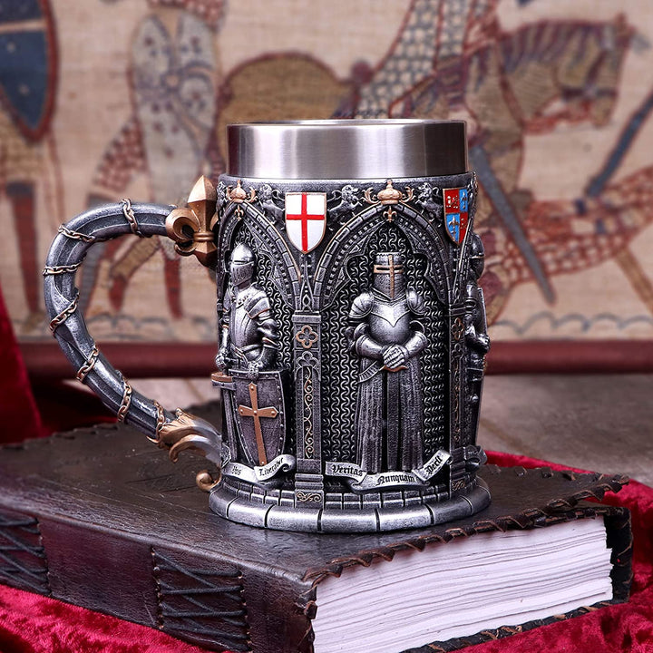 Nemesis Now B5167R0 Vow Englischer gepanzerter Ritter-Krug mit lateinischem Eid, Silber, 15.3
