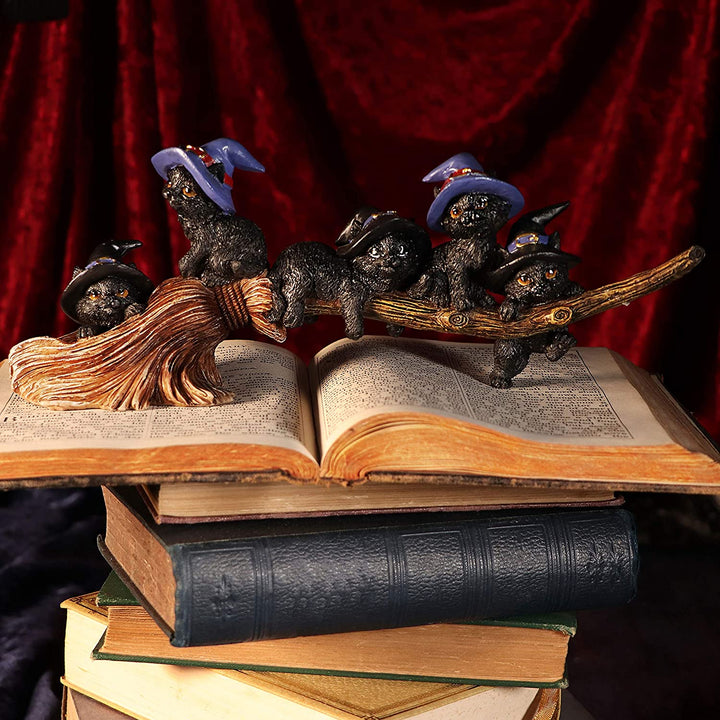 Nemesis Now Purrfect Broomstick Witches Familiar Black Cats und Broomstick Figur