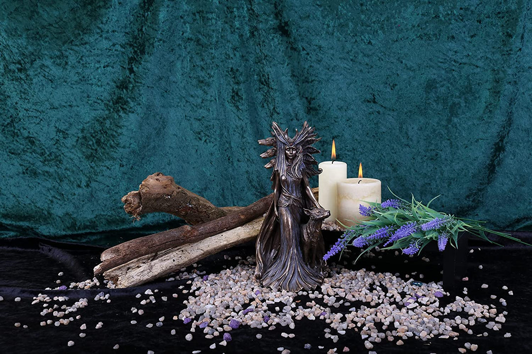 Hekate Bronzefigur