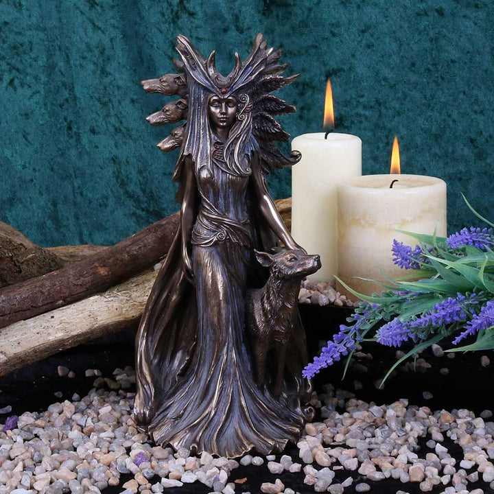 Hekate Bronzefigur